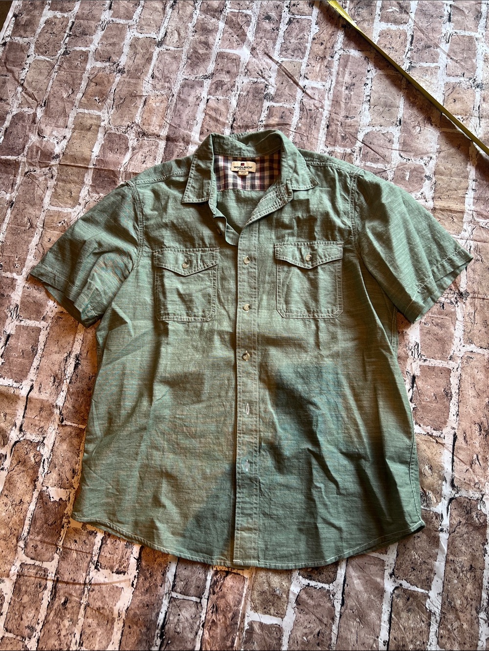 Woolrich Men's Short-Sleeve Button-Down Shirt in Olive Green
